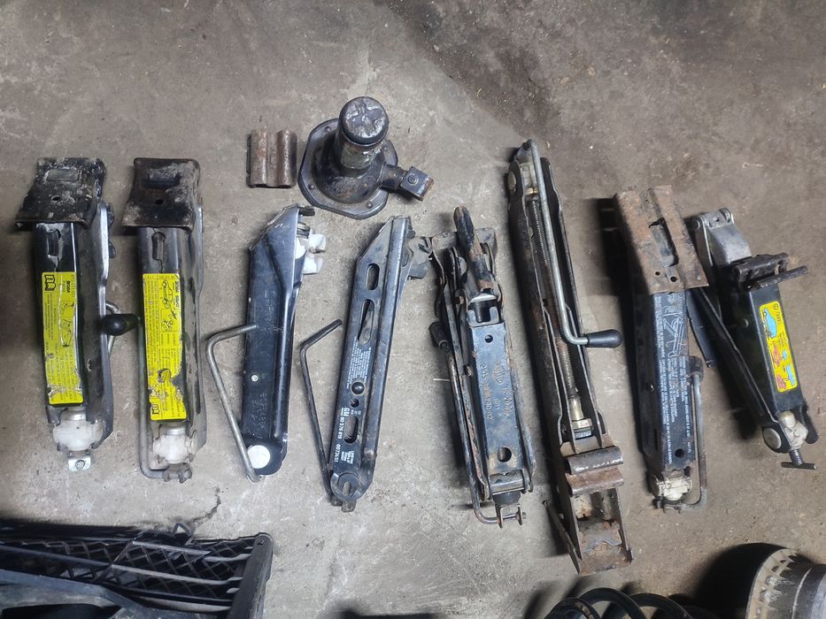 Домкрат для автомобіля