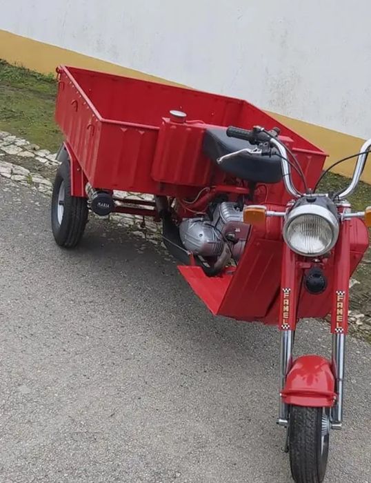 Motorizada triciclo 3 rodas toda restaurada com documentos