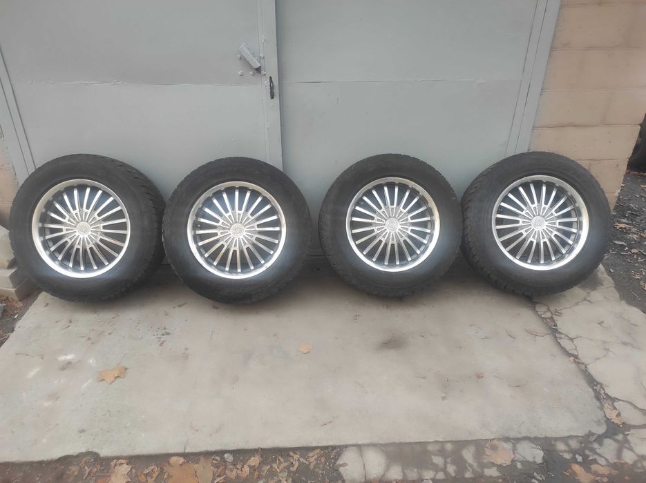 Продам диски 5/114.3/17 с зимней резиной 235/65/17