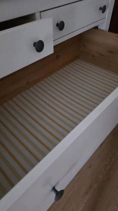 Cómoda branca com 6 gavetas