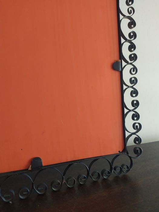 Stylowe zamglone lustro w metalowej ramie, metaloplastyka Vintage Boho