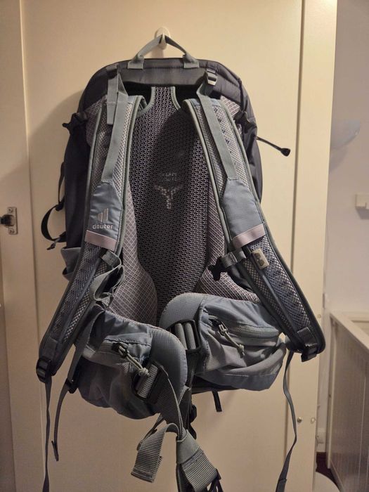 Mochila de Trekking Deuter Futura 27 Graphite Shale