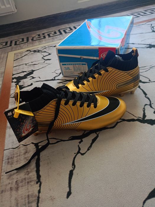 Buty korki do piłki nowe r.38