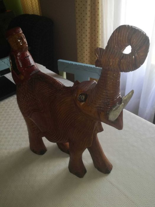 elefante em madeira maciça,origem Tunísia