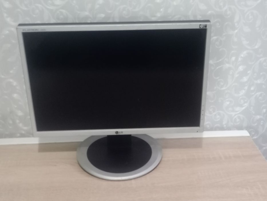 Мониторы 19  дюймов