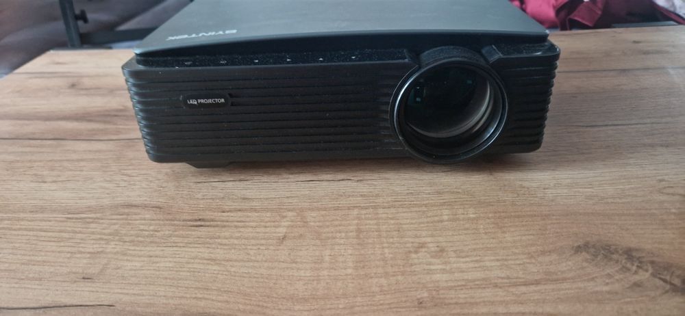 Sprzedam projektor Byintek K25