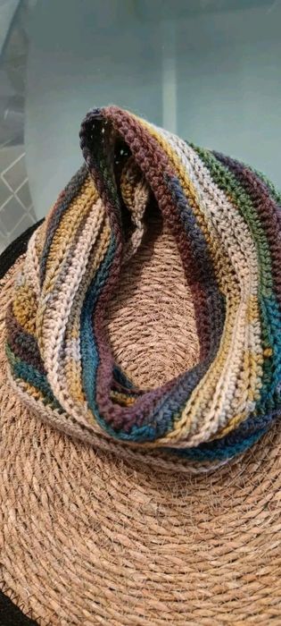 Gola feita em crochê