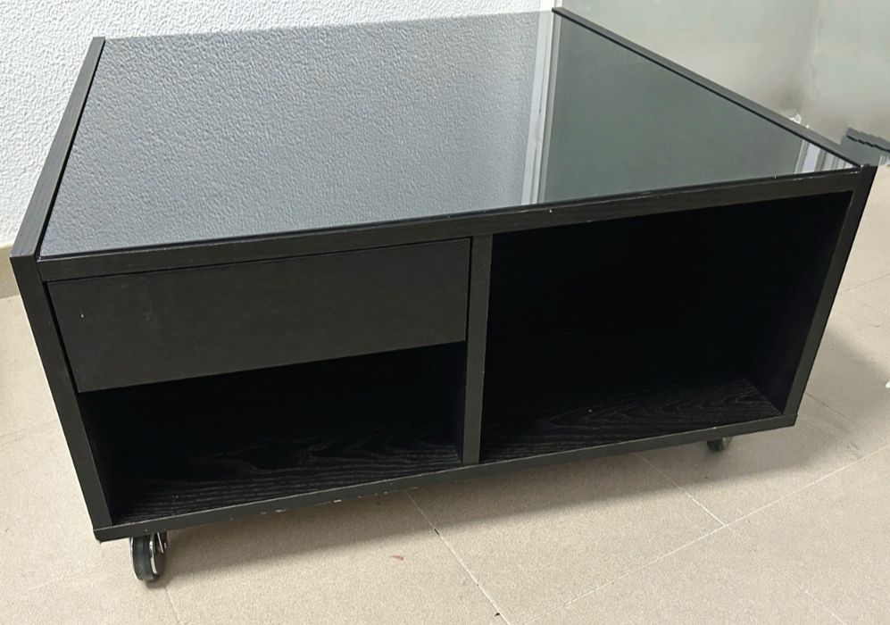 Mesa de centro IKEA com rodas