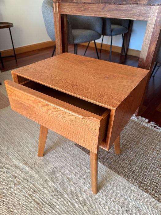 Mesa de cabeceira/noite em madeira de carvalho maciça