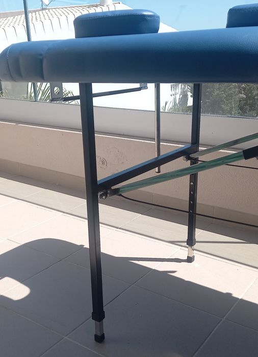 Mesa de fisioterapia/esteticista em couro e aluminio,desdobrável,