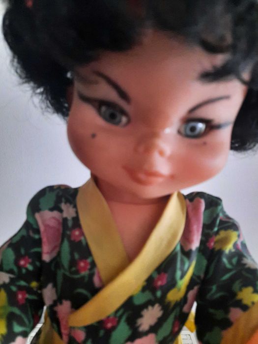 Vendo linda boneca muito antiga