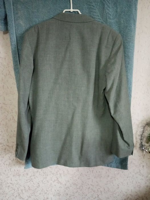 Чоловічий костюм.