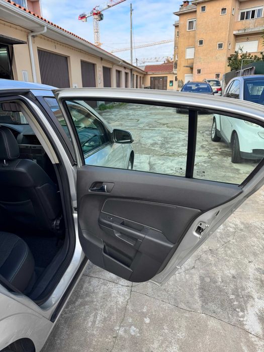 Opel Astra em bom estado.