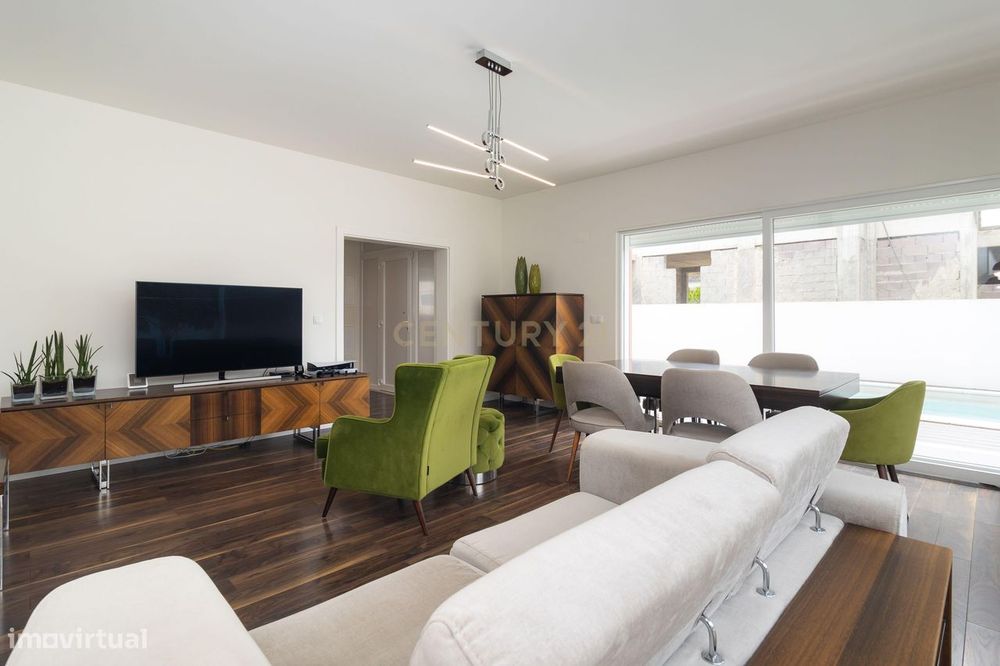 Moradia T4 Nova - Com Piscina - Nova