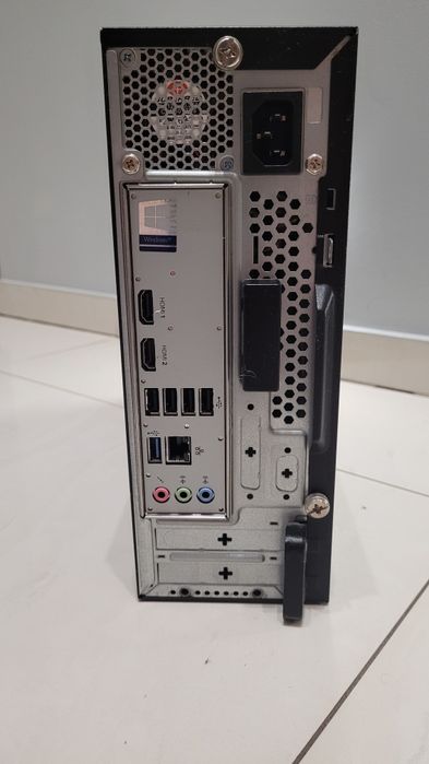Komputer stacjonarny w zestawie