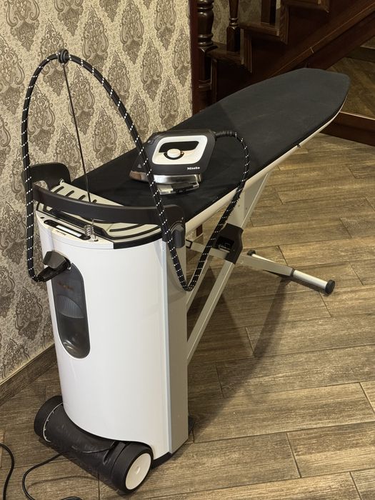 Гладильна система Miele B3847 (Прасувальна система) Відпарювання.