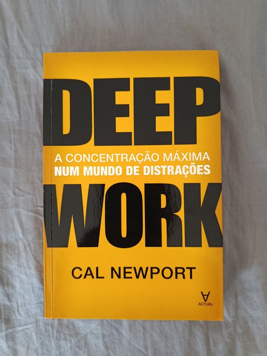 Livro " Deep Work - concentração máxima num mundo de distracções" Cal Newport