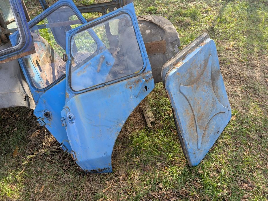 Мала кабіна мТз 80 82 полік двері скло крила Криша люк мТз 50.80.82