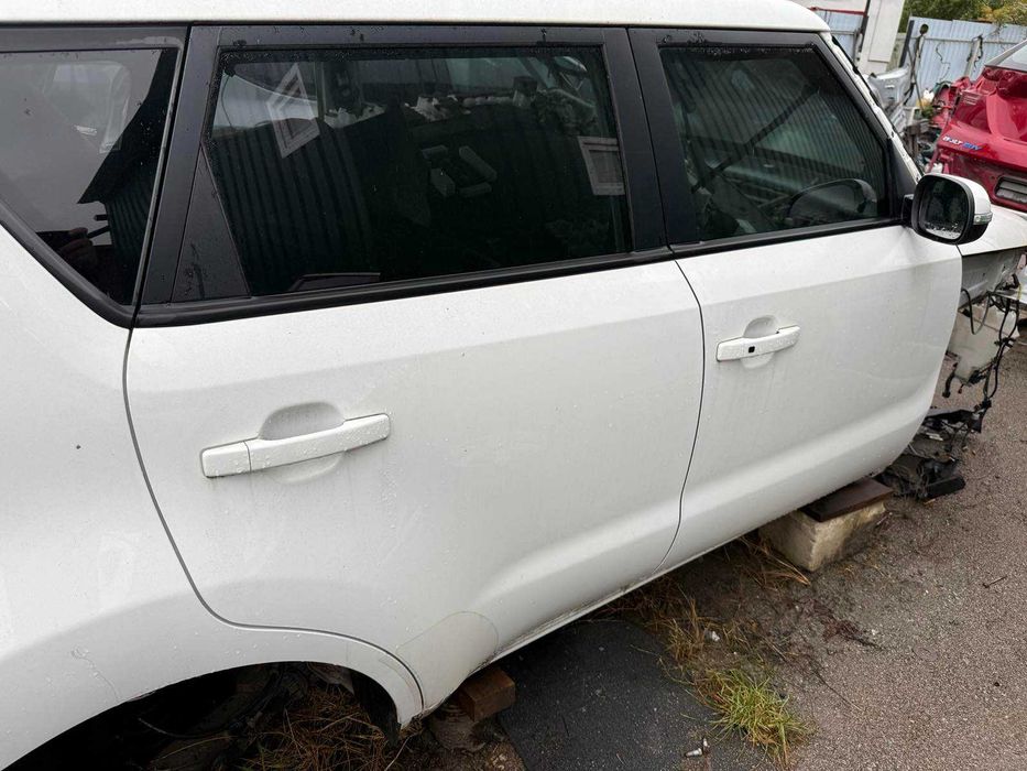 Двері праві Kia Soul EV  кіа сол соул дверь двери правые