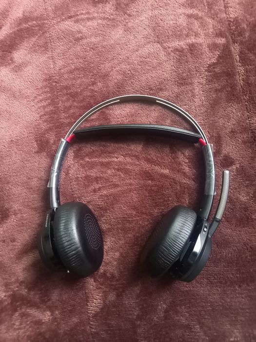 Auscultadores Plantronics Voyager Focus UC