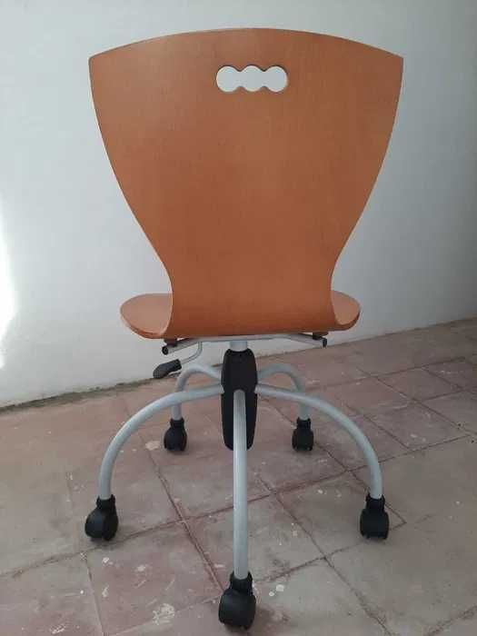 Cadeira de Escritório em madeira