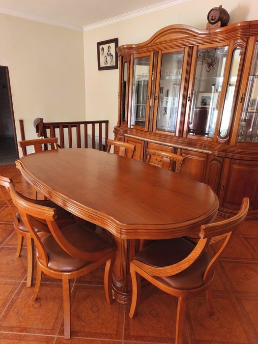 Vendo armário mesa cadeiras