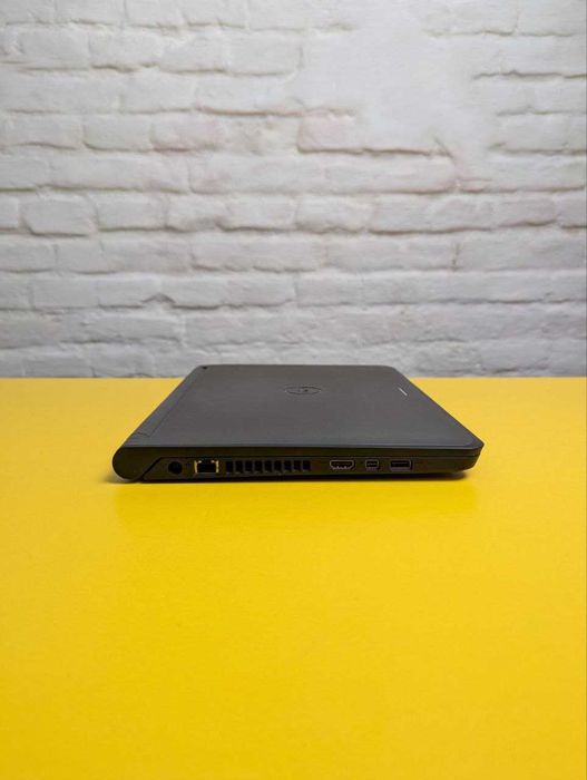 Dell Latitude 3350\13.3\i3-5005U\8GB\SSD 256GB\HD 5500