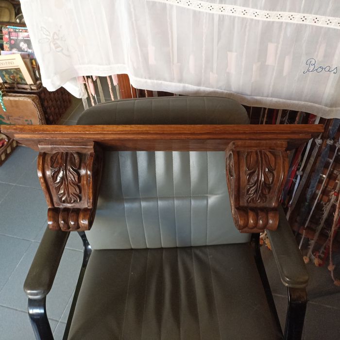 Prateleira peanha dupla em madeira maciça esculpida