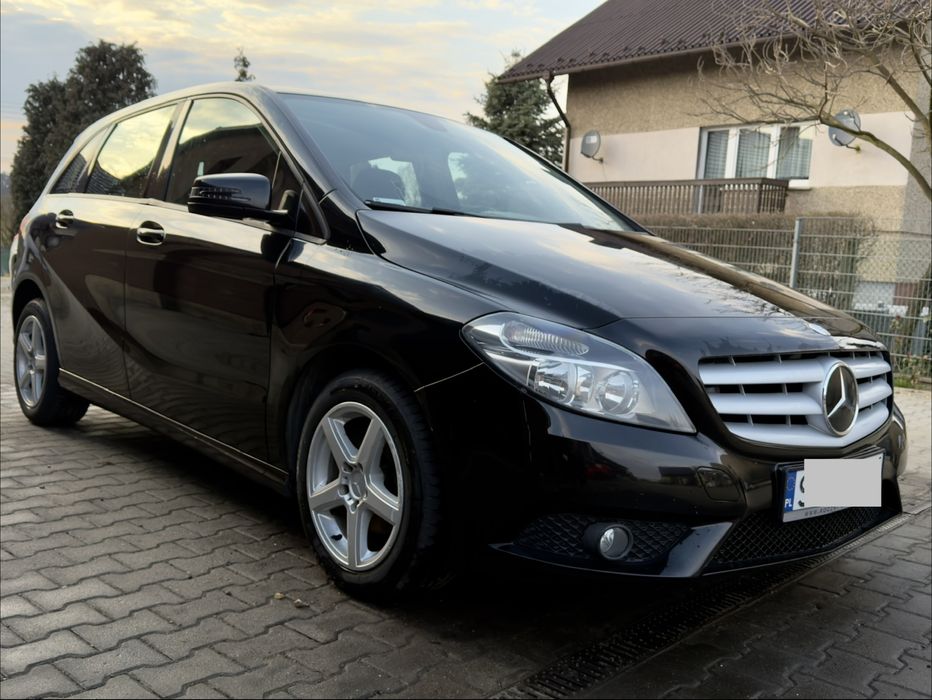 Mercedes-Benz B180