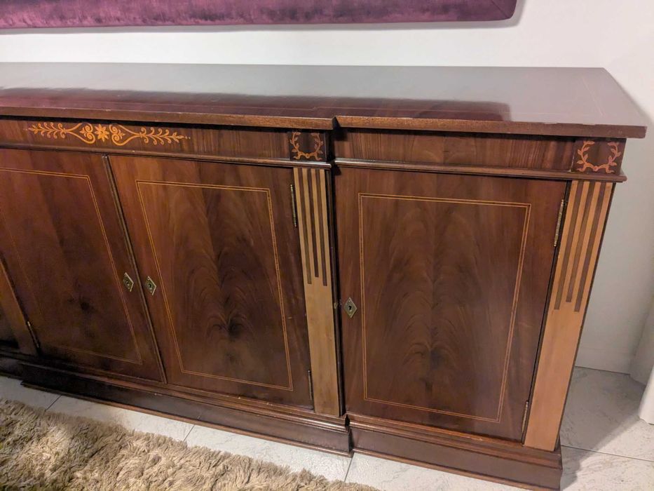 Móvel aparador em madeira de cerejeira, estilo clássico