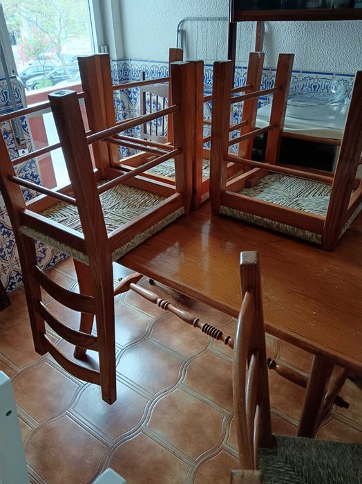 Mesa com cadeiras