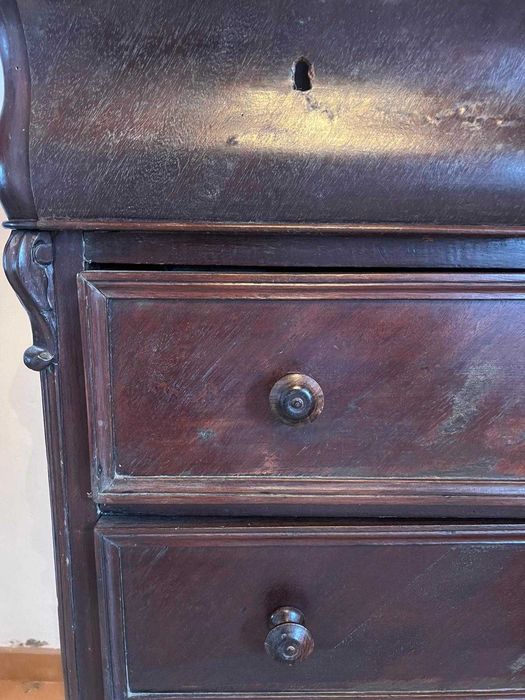 Cómoda antiga e requintada tipicamente alentejana