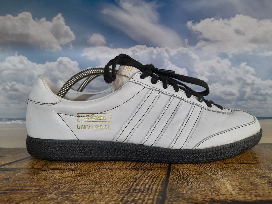 Adidas Universal оригінал чоловічі шкіряні кросівки 27 см.
