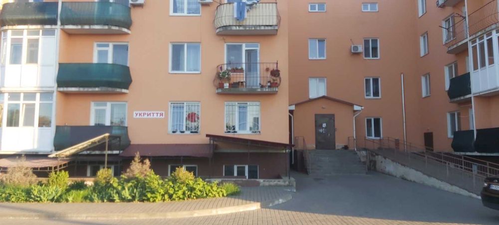 Продам простору квартиру в новому будинку