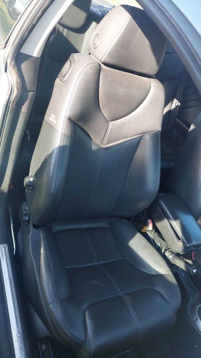 Skórzana tapicerka komplet Alfa Romeo GT bardzo ładna czarna skóra