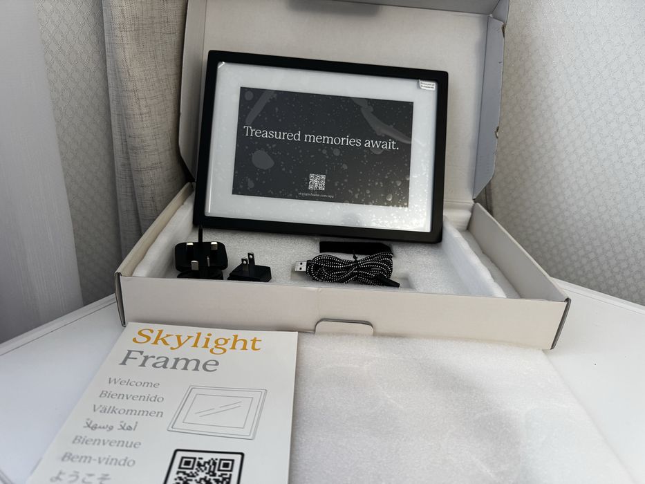 цифрова фоторамка Skylight Frame