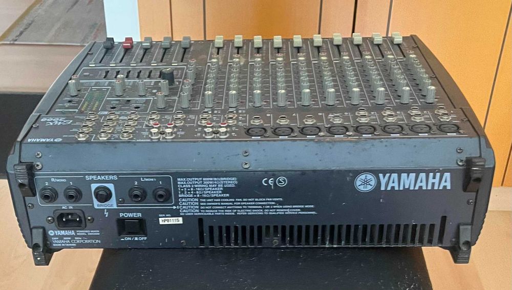 Vendo Yamaha EMX 3000 mesa de mistura amplificada