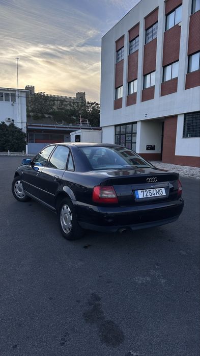 Audi A4 B5 1.8 Gasolina — 1999 nacional (Para peças ou arranjo) foto 3