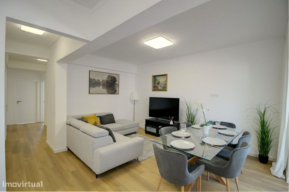 Apartamento T3 Totalmente Renovado, mobilado e com Vista Mar em Olhão