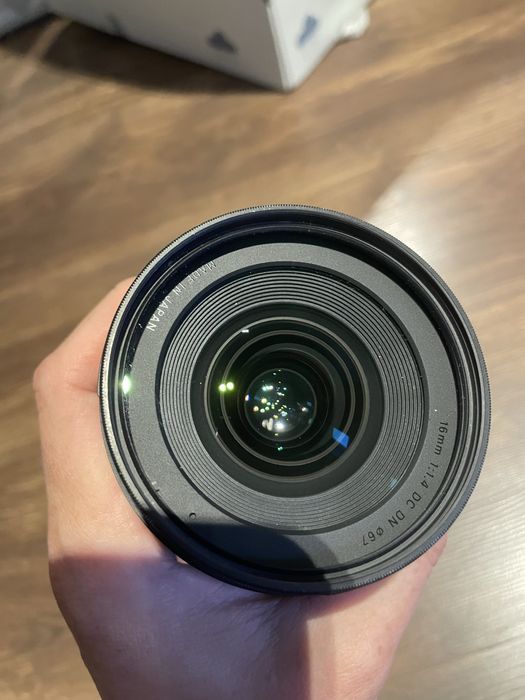 Sigma 16mm F1.4 DC DN Contemporary z filtrem Hoya – Micro 4/3 (MFT)
