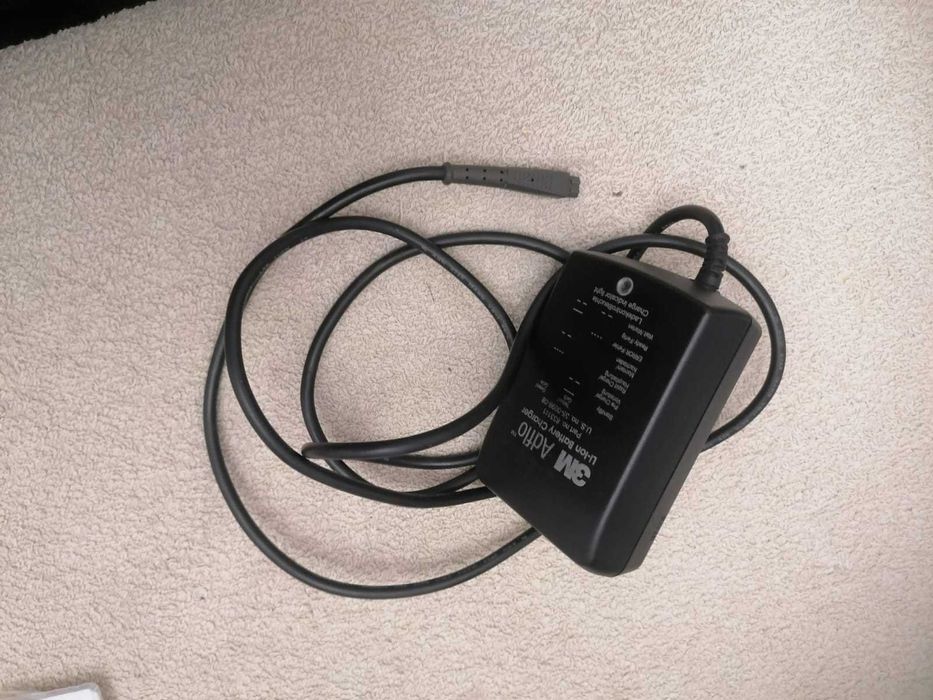 Carregador de Bateria 3M™ Adflo ™ (Iões de lítio) - 833111