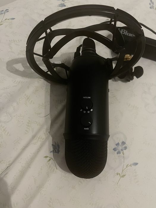 Microfone Blue Yeti com Suporte