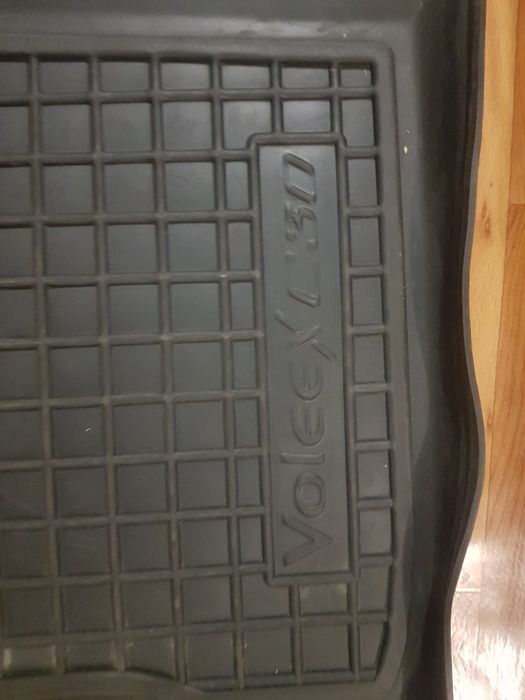 Продам автоковрики VoleeX c30