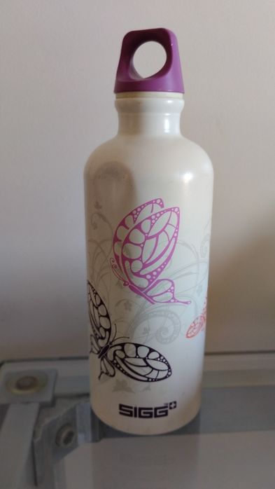 Garrafa térmica da marca SIGG, como nova.