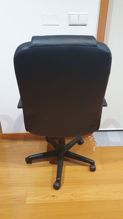 Secretaria de vidro com cadeira