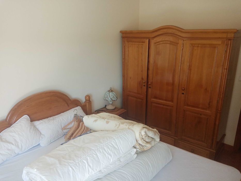 cama e guarda fatos