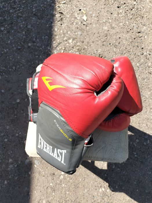 Продам боксерские перчатки