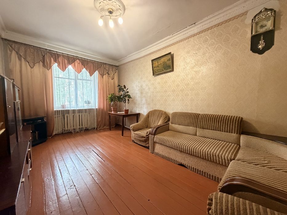 Продам ПРОСТОРУ 3 х кімн квартиру ЦЕНТР ,  вул. Г. України