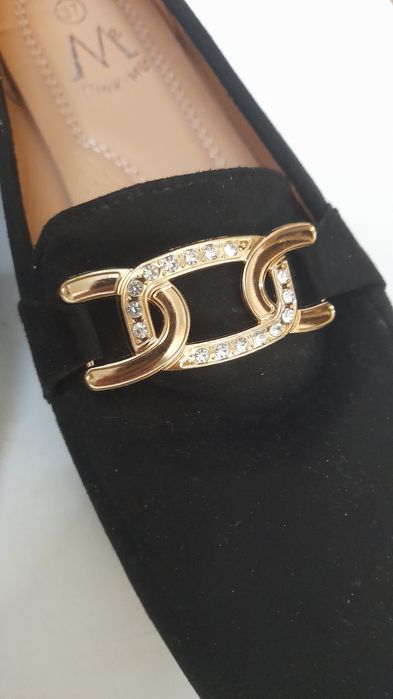 Sapatos veludo com fivela decorativa cor preto N. 37 - Novos