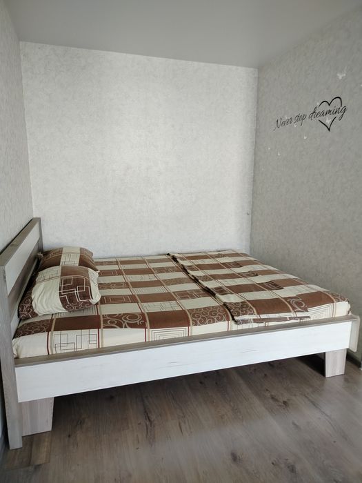 Квартира однокімнатна, подобово. Світло є!